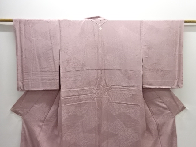  未使用品　裂取りに狢菊模様織出し一ツ紋色無地着物